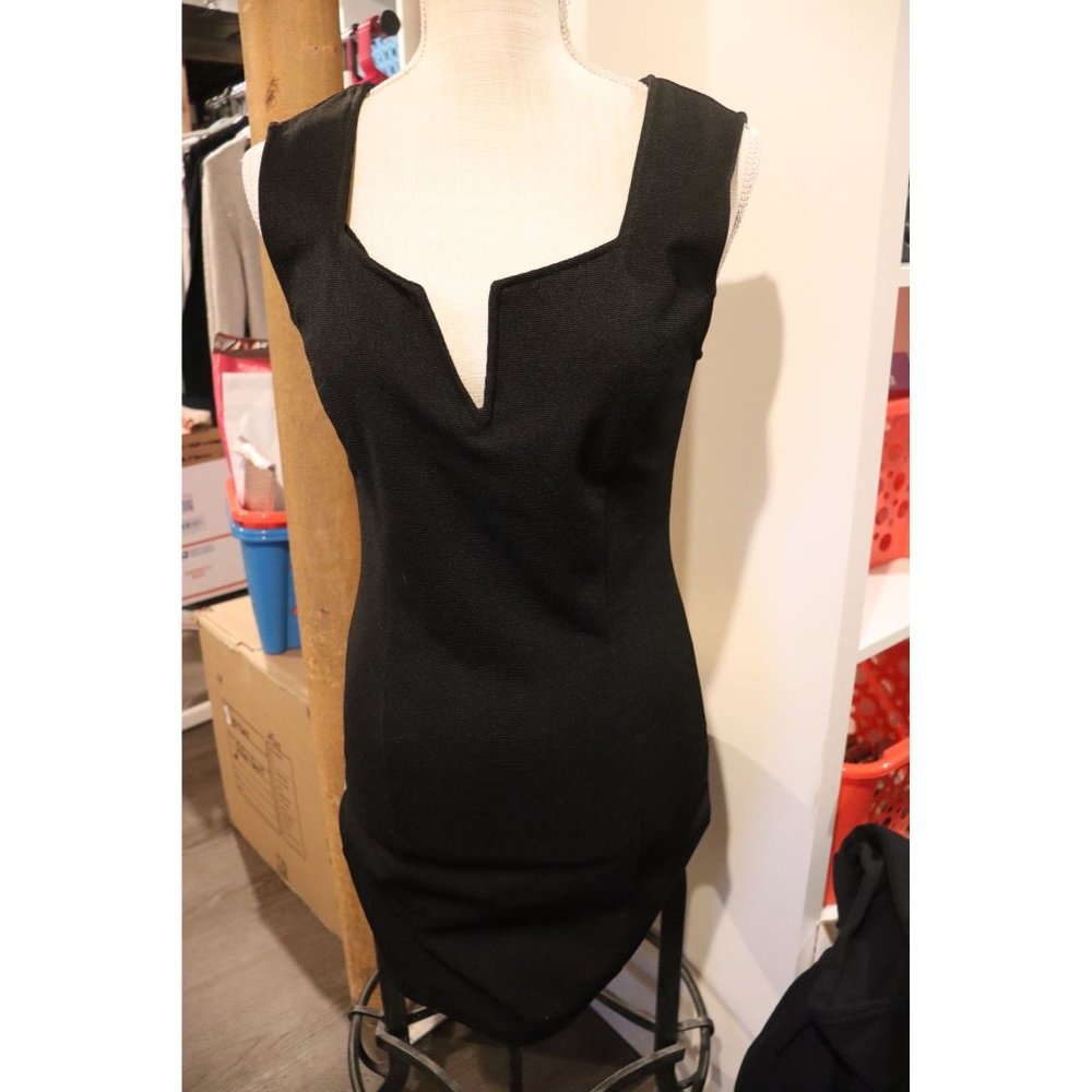 Minkpink Black stretch back zipper dress size M